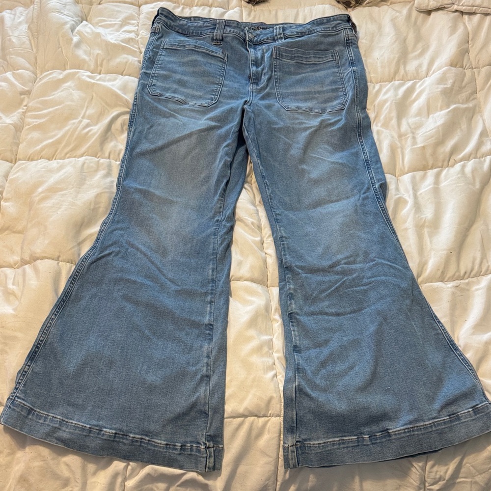 American Eagle Festival Flare blue jeans